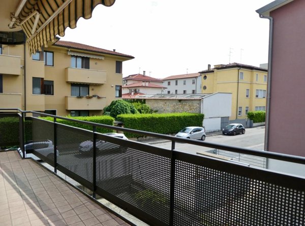 appartamento in vendita a Vicenza in zona Cattane