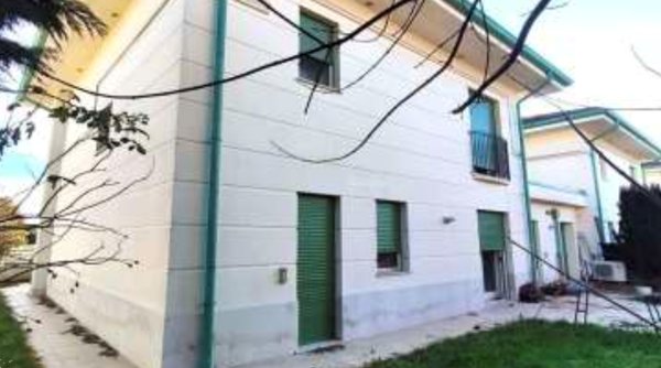 casa indipendente in vendita a Vicenza in zona Cattane