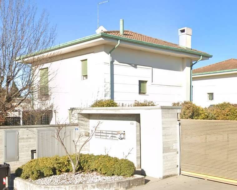 casa indipendente in vendita a Vicenza in zona Cattane