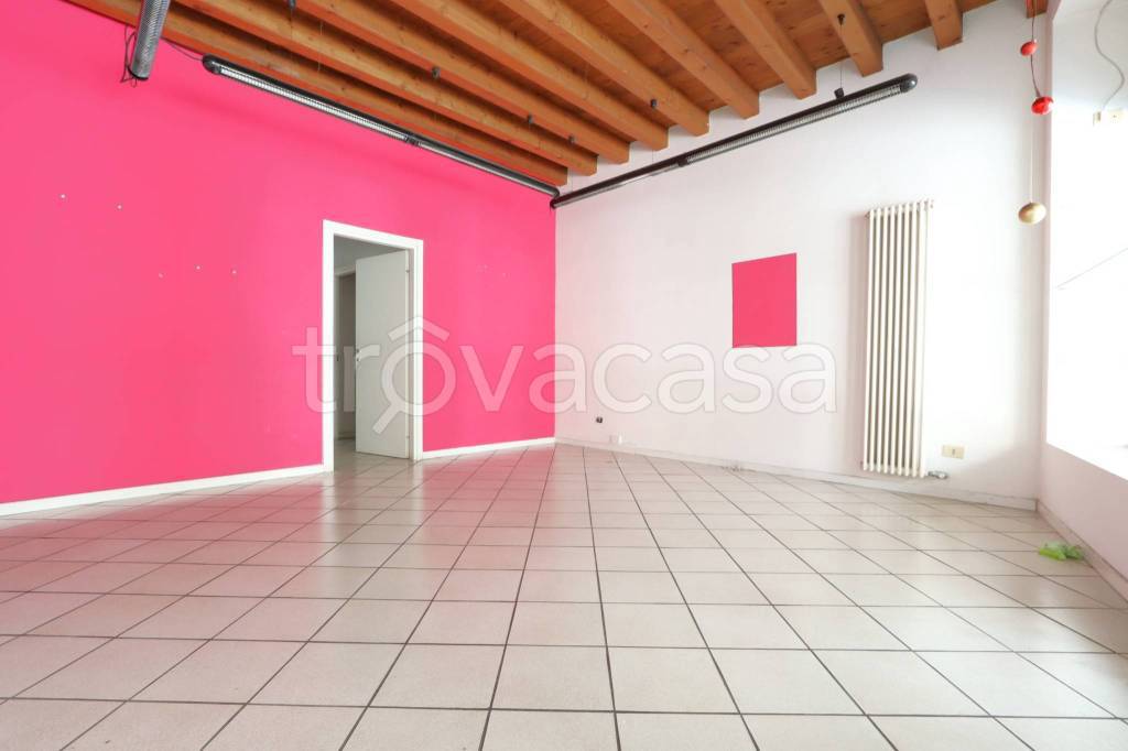locale commerciale in vendita a Vicenza in zona Sant'Andrea