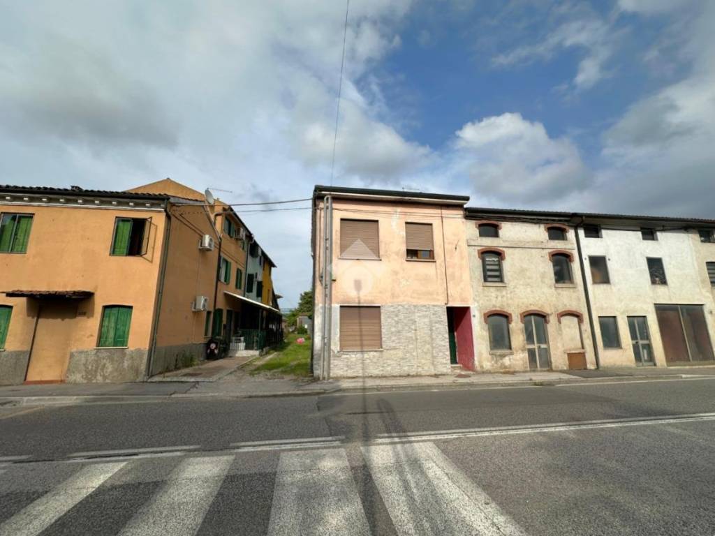 casa indipendente in vendita a Vicenza in zona Villaggio del Sole
