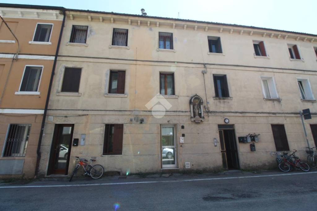 appartamento in vendita a Vicenza in zona Borgo Berga