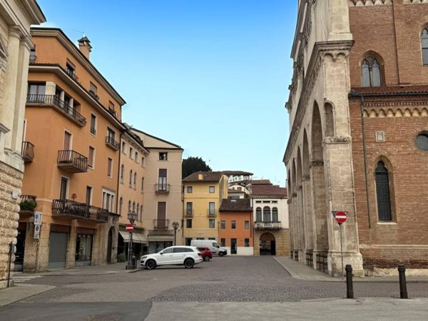 appartamento in vendita a Vicenza in zona Borgo Berga