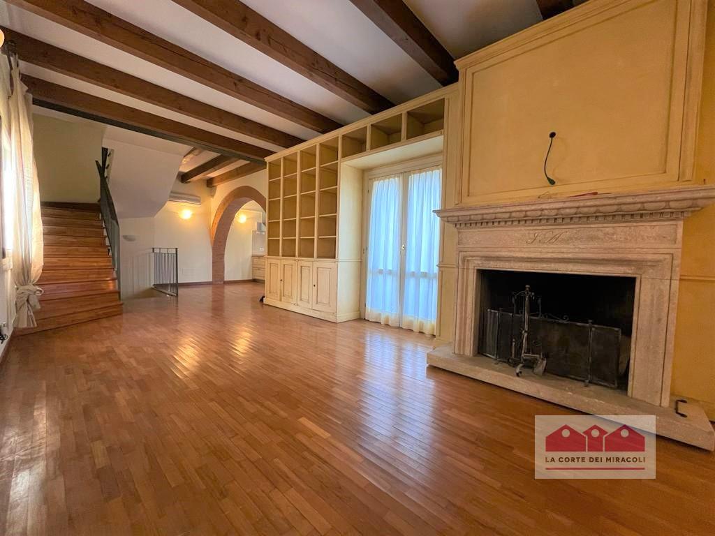 casa indipendente in vendita a Vicenza in zona Monte Berico