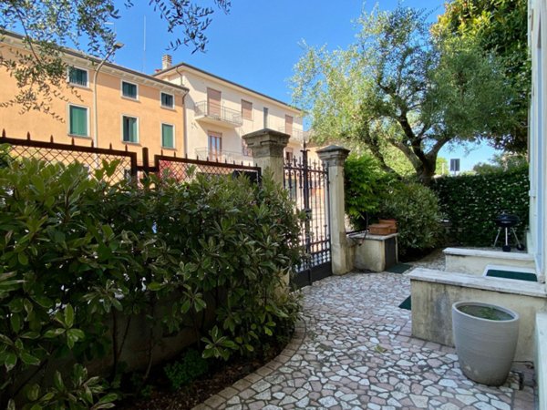 casa indipendente in vendita a Vicenza in zona Centro Storico