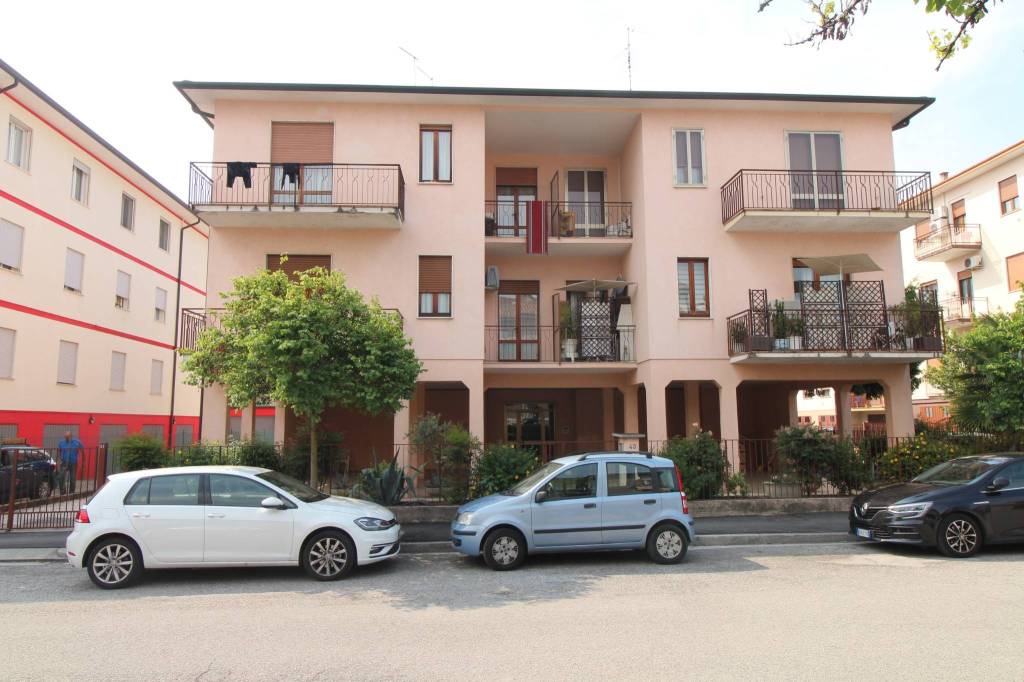 appartamento in vendita a Vicenza in zona San Bortolo/San Paolo
