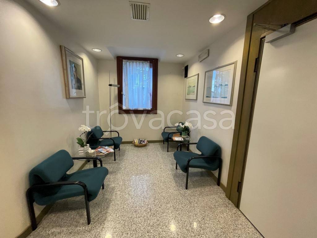 ufficio in vendita a Vicenza in zona Riviera Berica