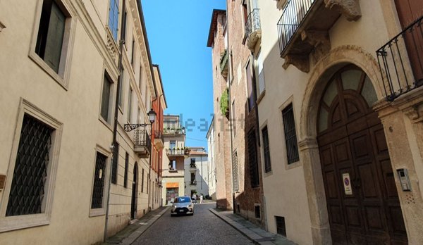 appartamento in vendita a Vicenza in zona Centro Storico