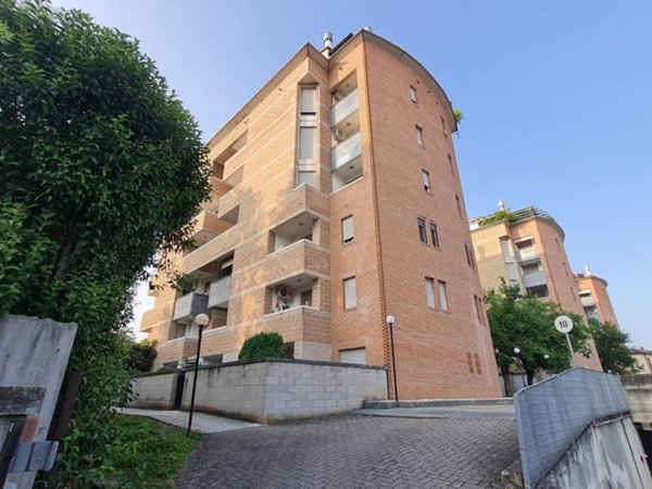 appartamento in vendita a Vicenza in zona Cattane