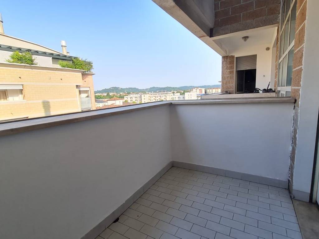 appartamento in vendita a Vicenza in zona Cattane