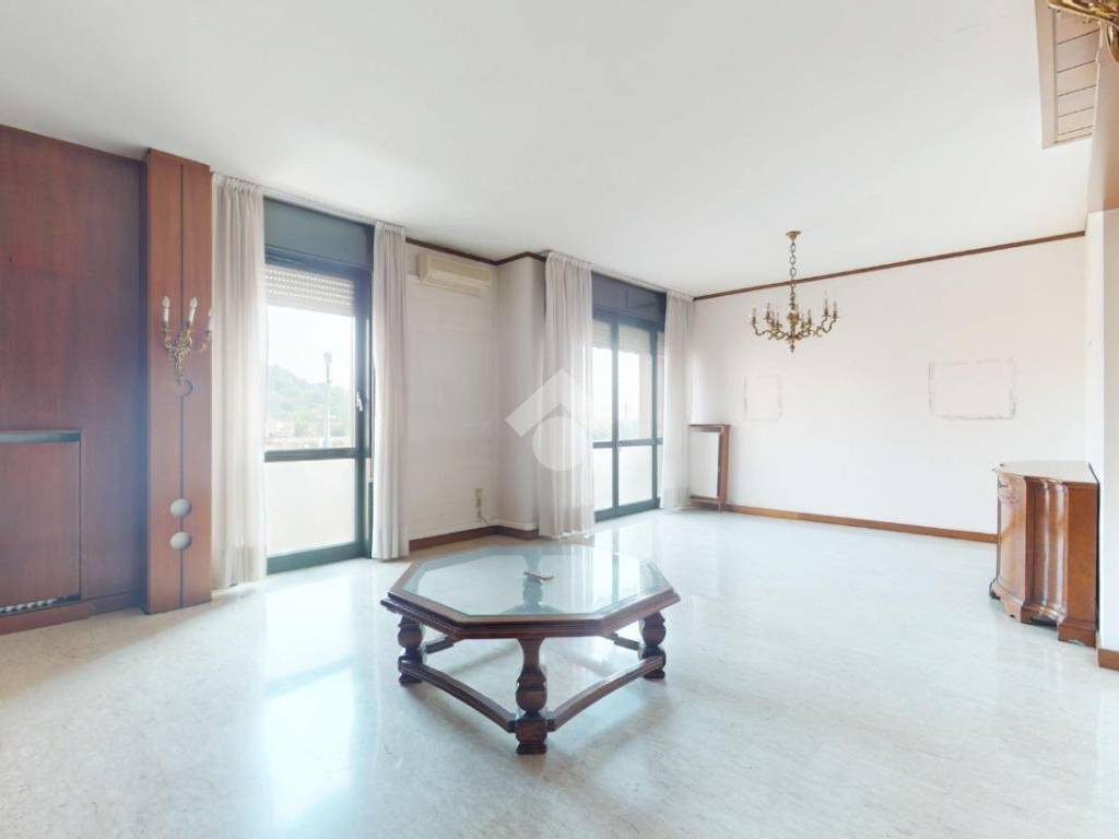 appartamento in vendita a Vicenza in zona Cattane