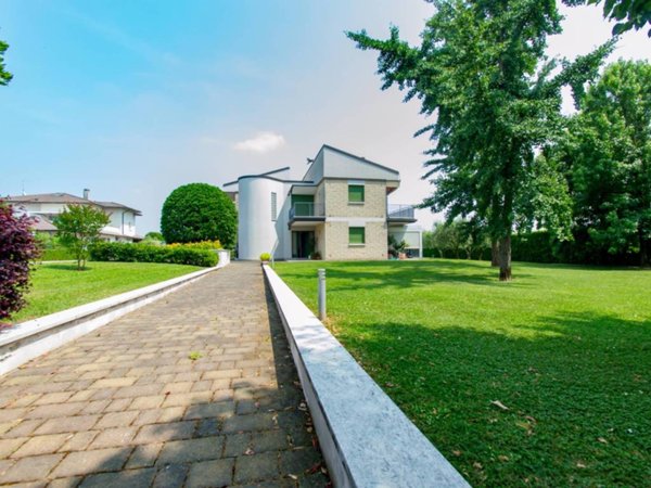 casa indipendente in vendita a Vicenza in zona Saviabona