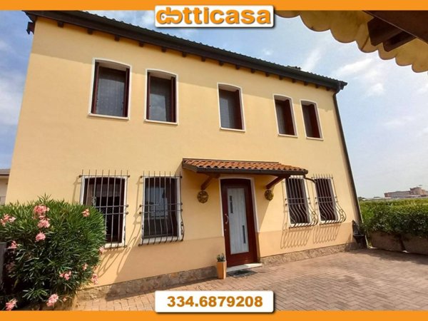 casa indipendente in vendita a Vicenza in zona Cattane