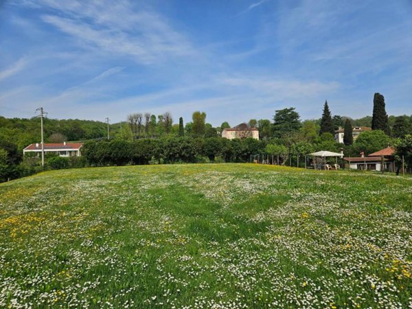 terreno edificabile in vendita a Vicenza in zona Cattane