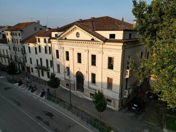 appartamento in vendita a Vicenza in zona Borgo Berga