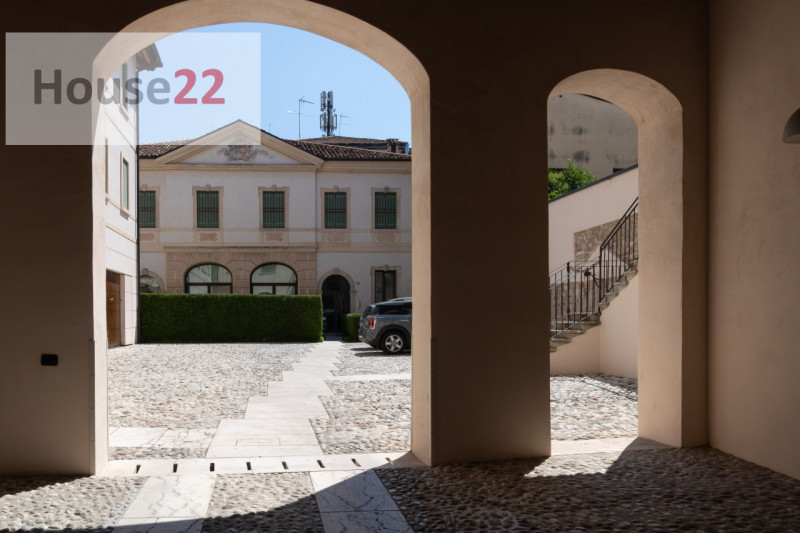 appartamento in vendita a Vicenza in zona Centro Storico