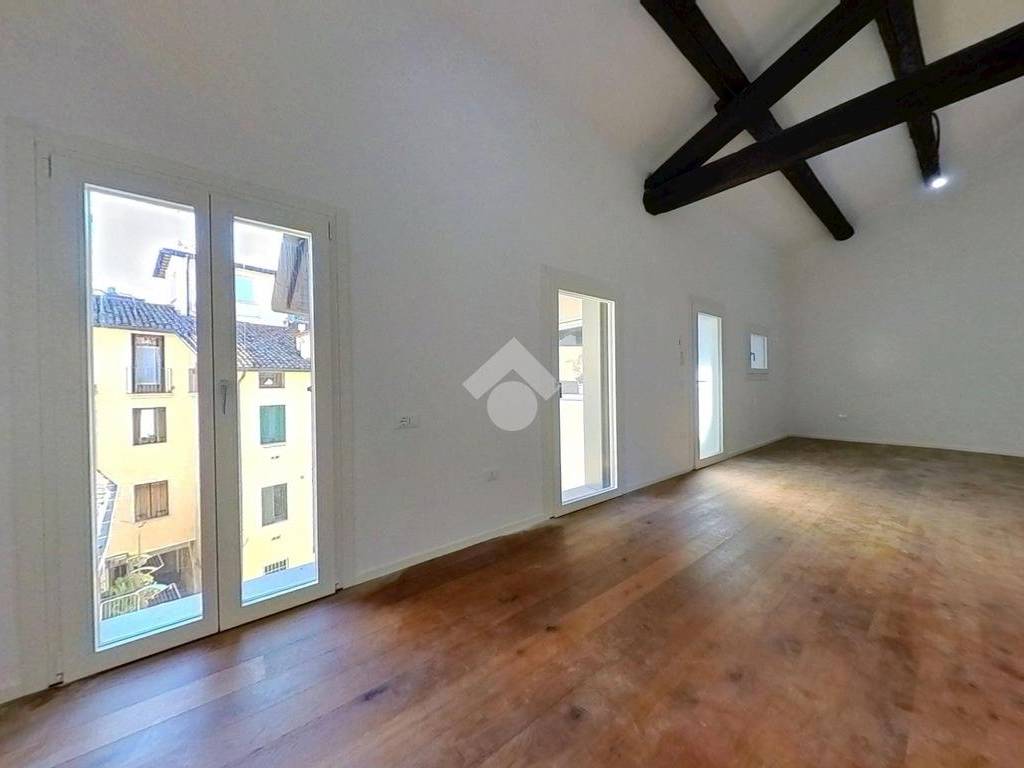 appartamento in vendita a Vicenza in zona Centro Storico