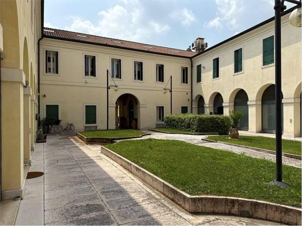 appartamento in vendita a Vicenza in zona Borgo Berga