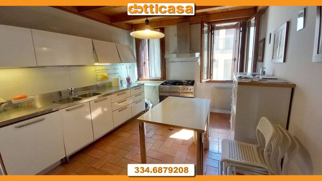 casa indipendente in vendita a Vicenza in zona Centro Storico