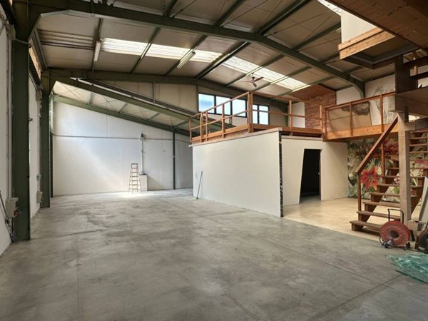 locale commerciale in vendita a Vicenza in zona Ferrovieri