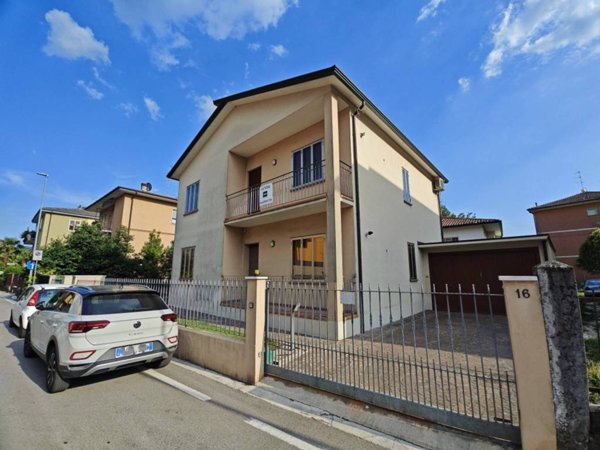 casa indipendente in vendita a Vicenza in zona Ferrovieri