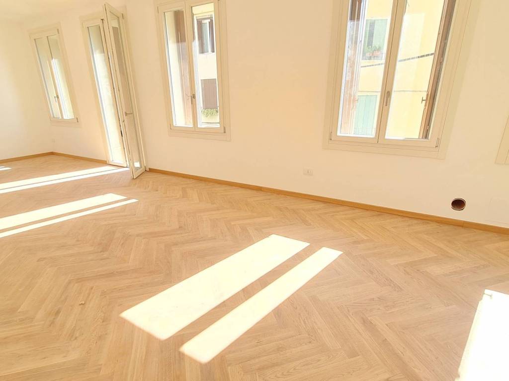 appartamento in vendita a Vicenza in zona Centro Storico