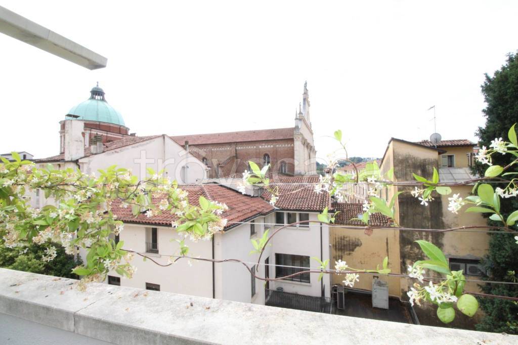 appartamento in vendita a Vicenza in zona Centro Storico