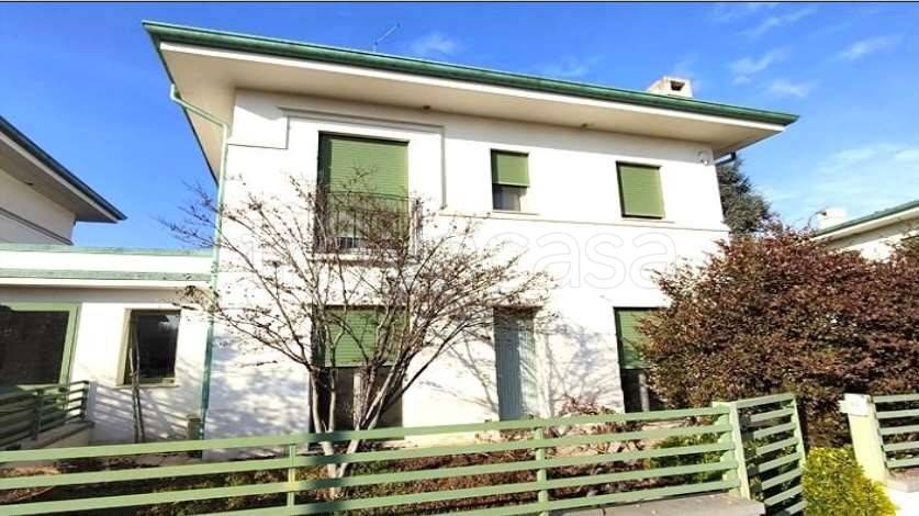 casa indipendente in vendita a Vicenza in zona Cattane