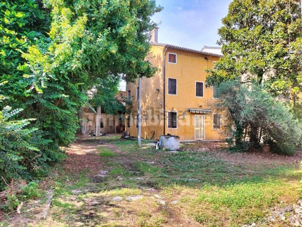 casa indipendente in vendita a Vicenza in zona Riviera Berica