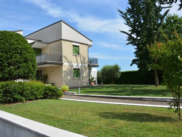 casa indipendente in vendita a Vicenza in zona Saviabona
