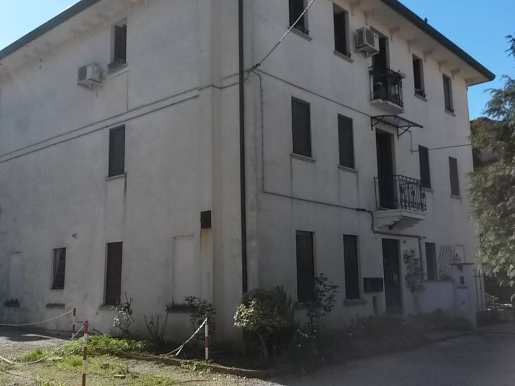 appartamento in vendita a Vicenza in zona Saviabona