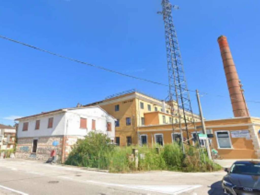locale commerciale in vendita a Vicenza in zona Centro Storico