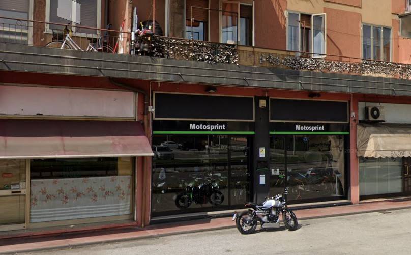 negozio in vendita a Vicenza in zona Villaggio del Sole