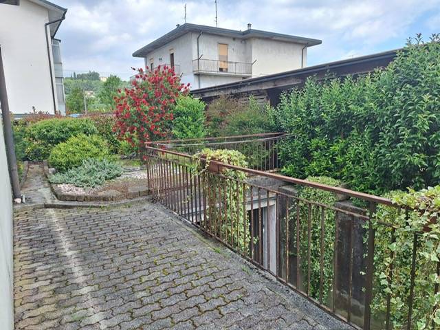 casa indipendente in vendita a Vicenza in zona Riviera Berica