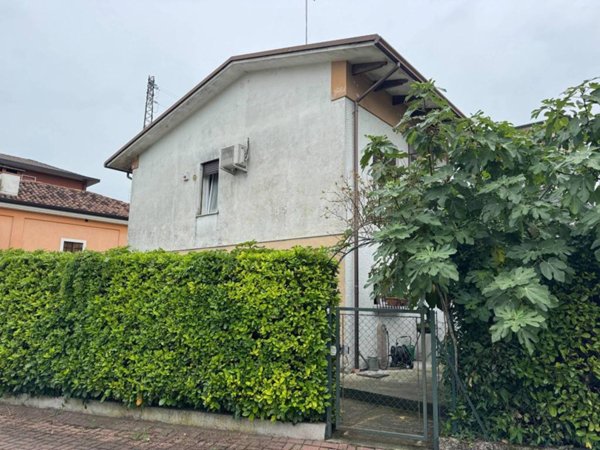 casa indipendente in vendita a Vicenza in zona Ferrovieri