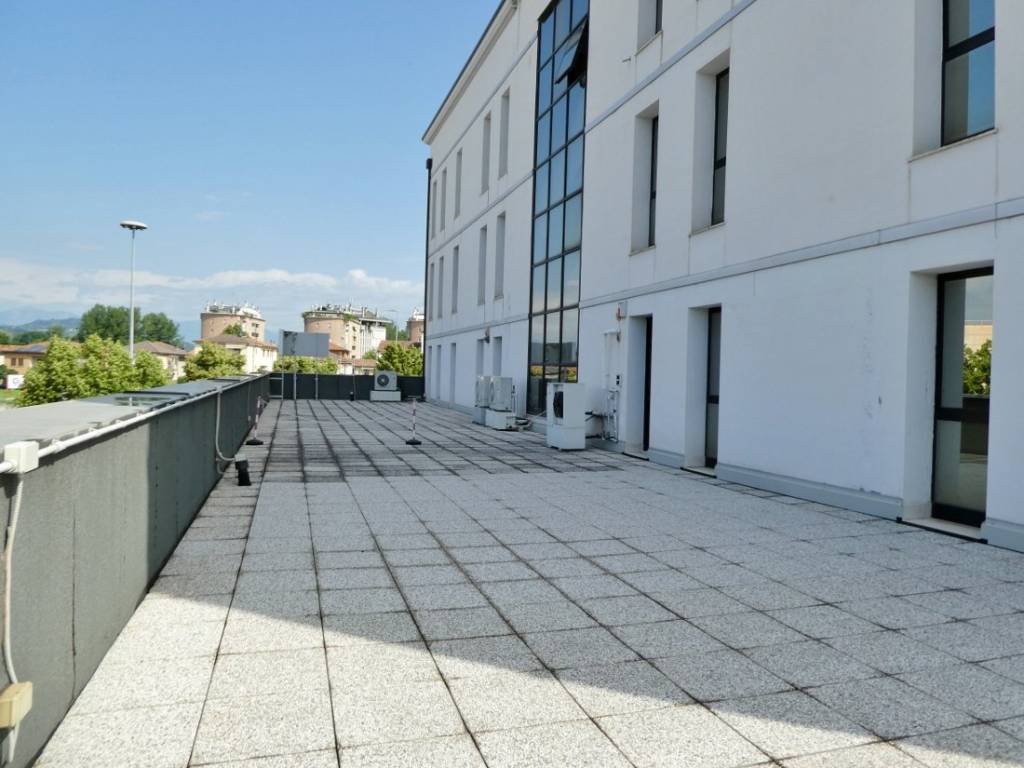 ufficio in vendita a Vicenza in zona Cattane