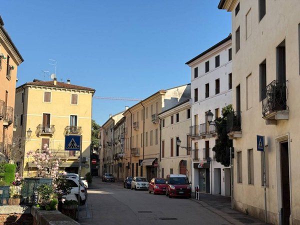 casa indipendente in vendita a Vicenza in zona Centro Storico