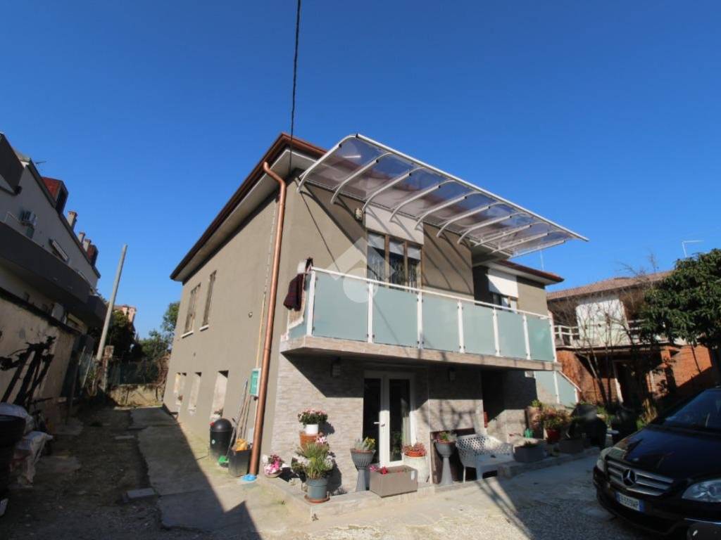 casa indipendente in vendita a Vicenza in zona Pio X