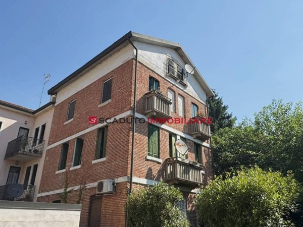 appartamento in vendita a Vicenza in zona Centro Storico