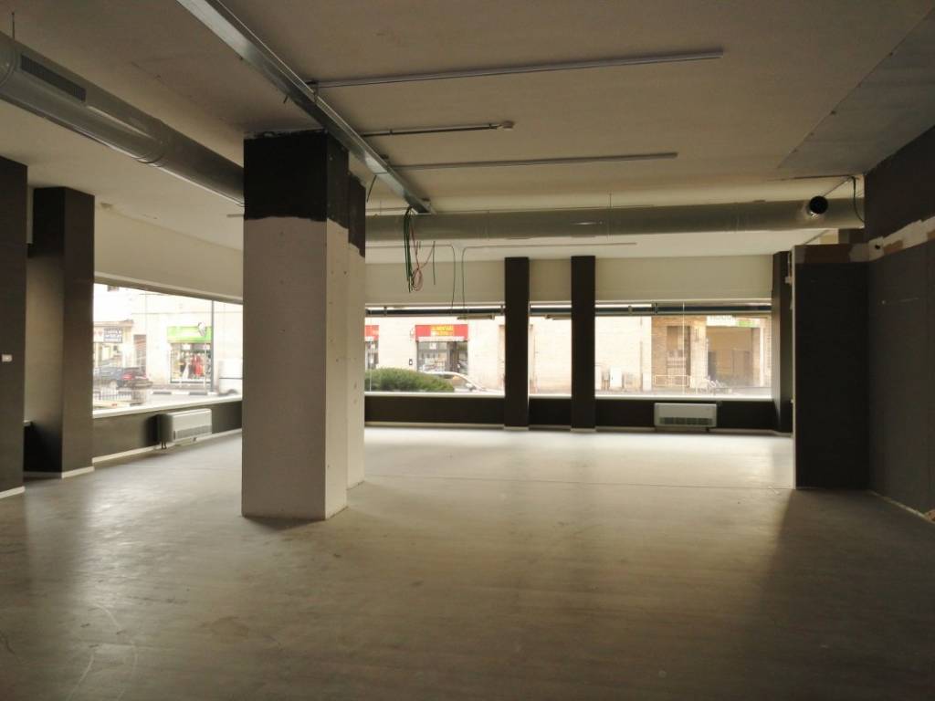 negozio in vendita a Vicenza in zona Cattane