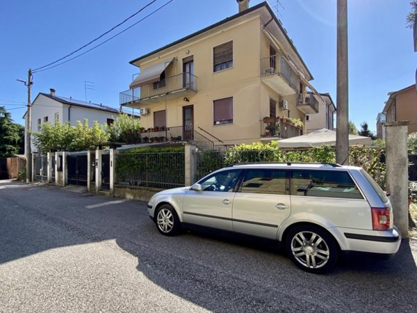 appartamento in vendita a Vicenza in zona Cattane