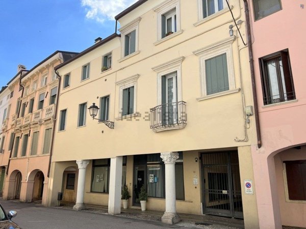 appartamento in vendita a Vicenza in zona Centro Storico