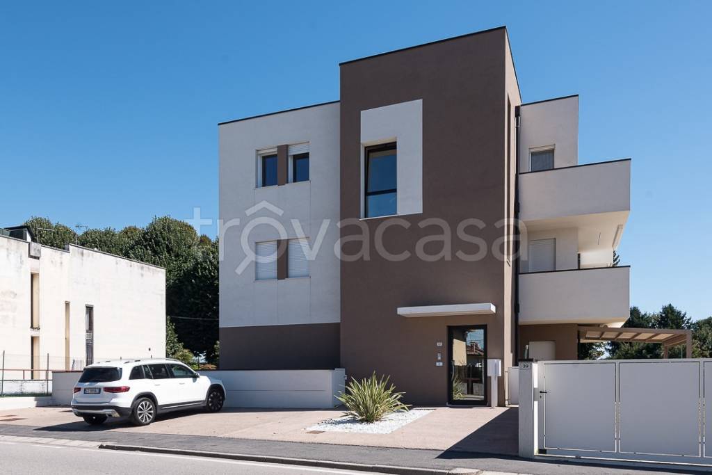 appartamento in vendita a Vicenza in zona Saviabona