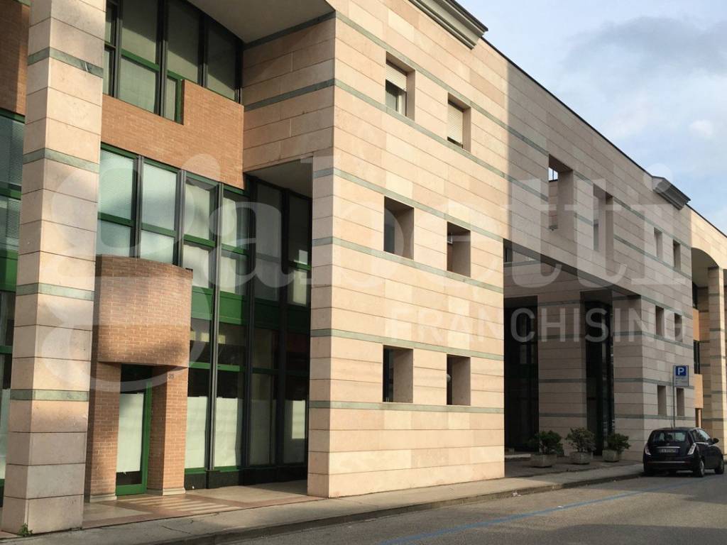 casa indipendente in vendita a Vicenza in zona Centro Storico