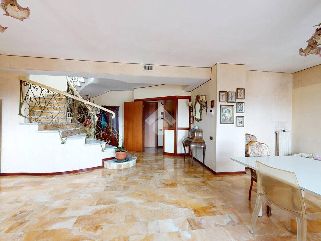 appartamento in vendita a Vicenza in zona Cattane