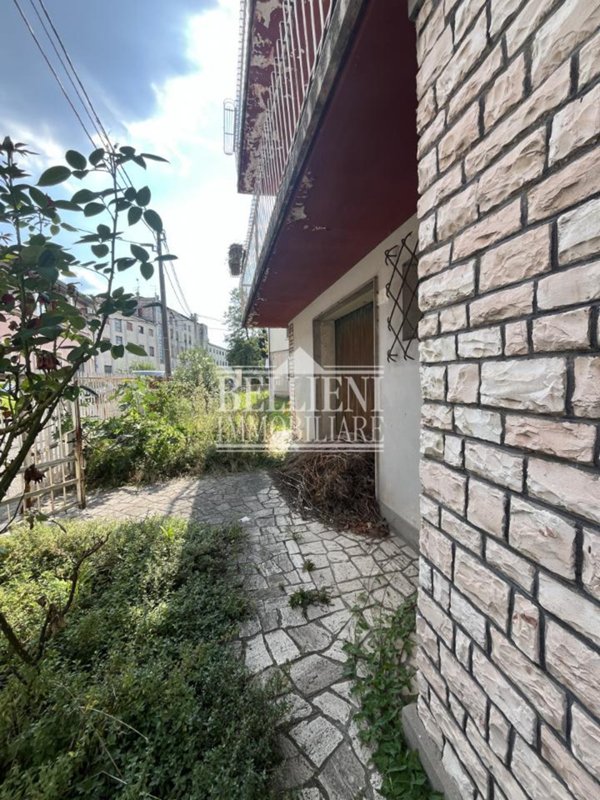 casa indipendente in vendita a Vicenza in zona Cattane