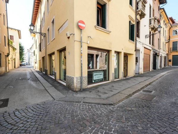 negozio in vendita a Vicenza in zona Centro Storico