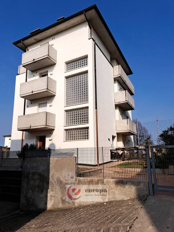 appartamento in vendita a Vicenza in zona Saviabona