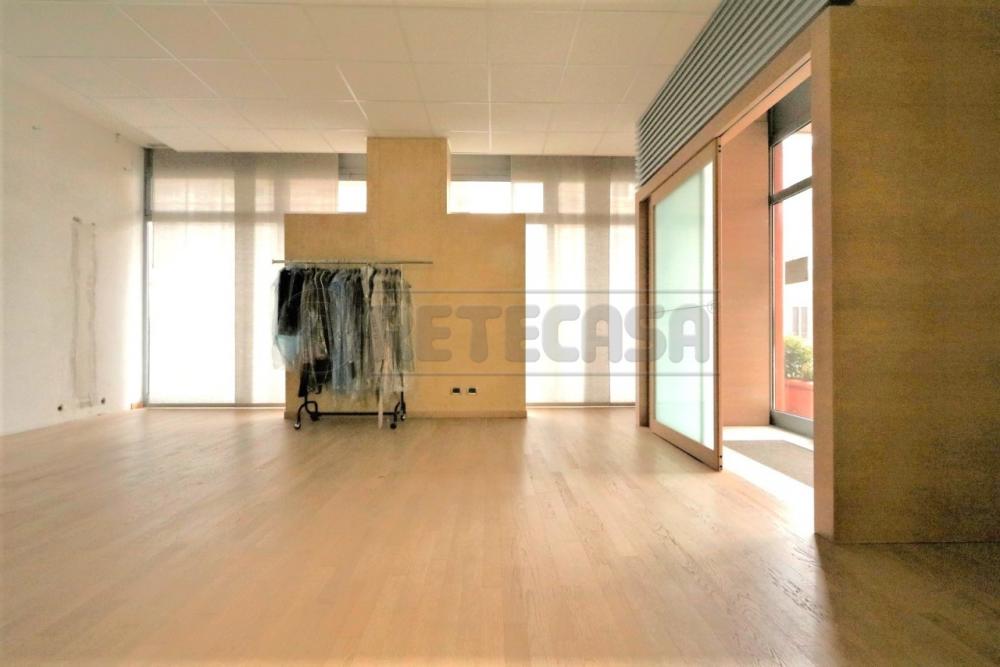 locale commerciale in vendita a Vicenza in zona Pio X