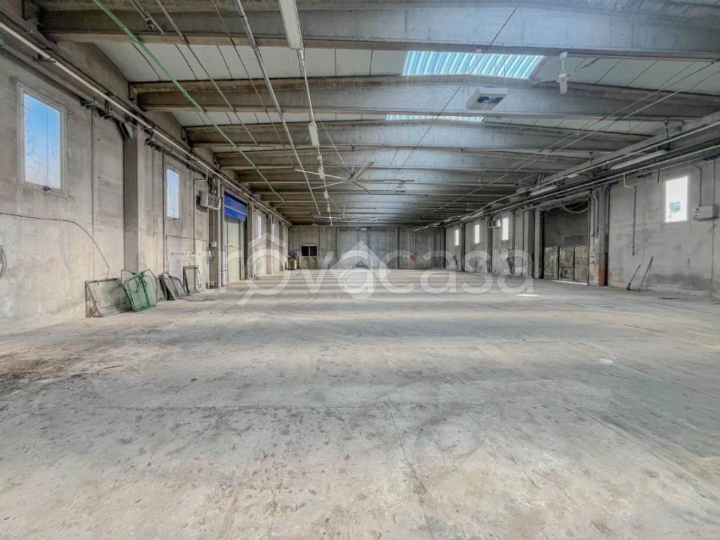 capannone in vendita a Vicenza in zona Ferrovieri